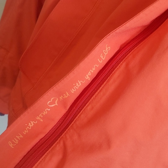 Rare Lululemon Run In Rain Jacket - size 2 - Picture 4 of 12
